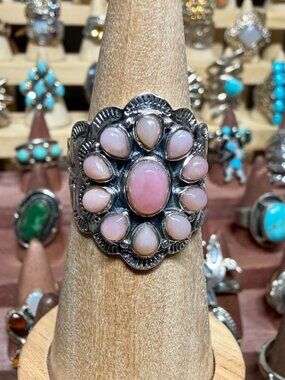 Native Navajo sterling silver ring featuring pink conch shell